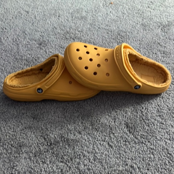 Orange Fuzzy Crocs Size 12 Mens - Picture 1 of 4